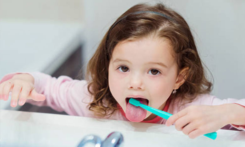 دلایل اهمیت مسواک زدن زبان